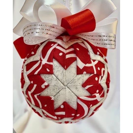 Quilt Magic&#xAE; Peppermint Candy No Sew Ornament Kit